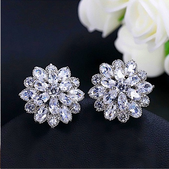 Sterling Silver 5CT Cubic Zircon Flower Snow Crystal Diamond Stud Earrings - Picture 5 of 11